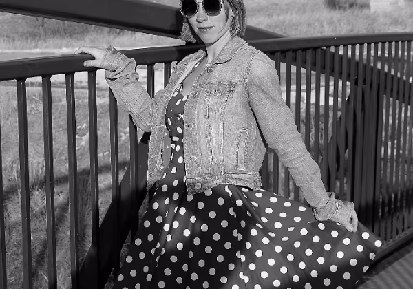 Black_and_White_versions Black and White versions